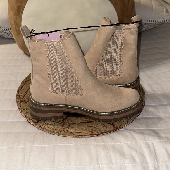 SERRA 8 PUTIAN Ivory Cream Tan Soles Combat Ankle Slip on Boots - Picture 7 of 13